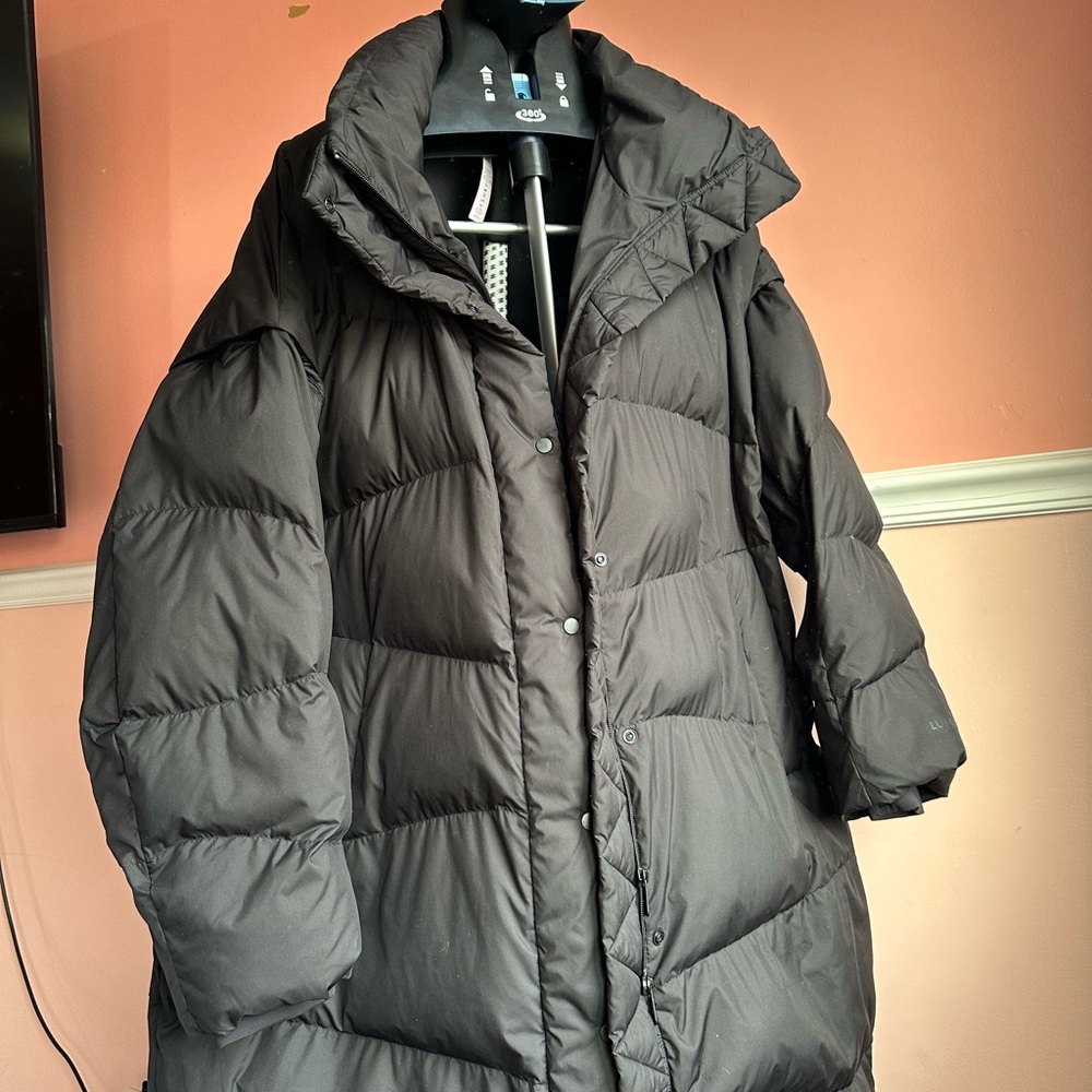 lululemon athletica Midnight Black Puffer Jacket - Picture 11 of 14
